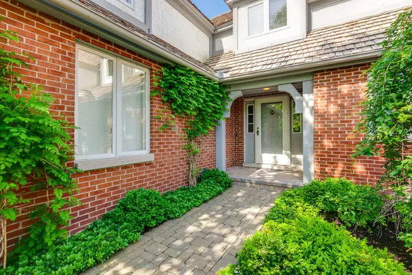 $985,000 | 1066 Franz Drive, Lake Forest, IL 60045