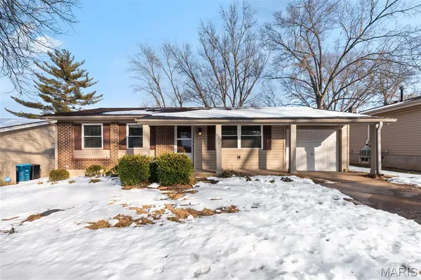$299,000 | 533 Golfwood Drive, Ballwin, MO 63021