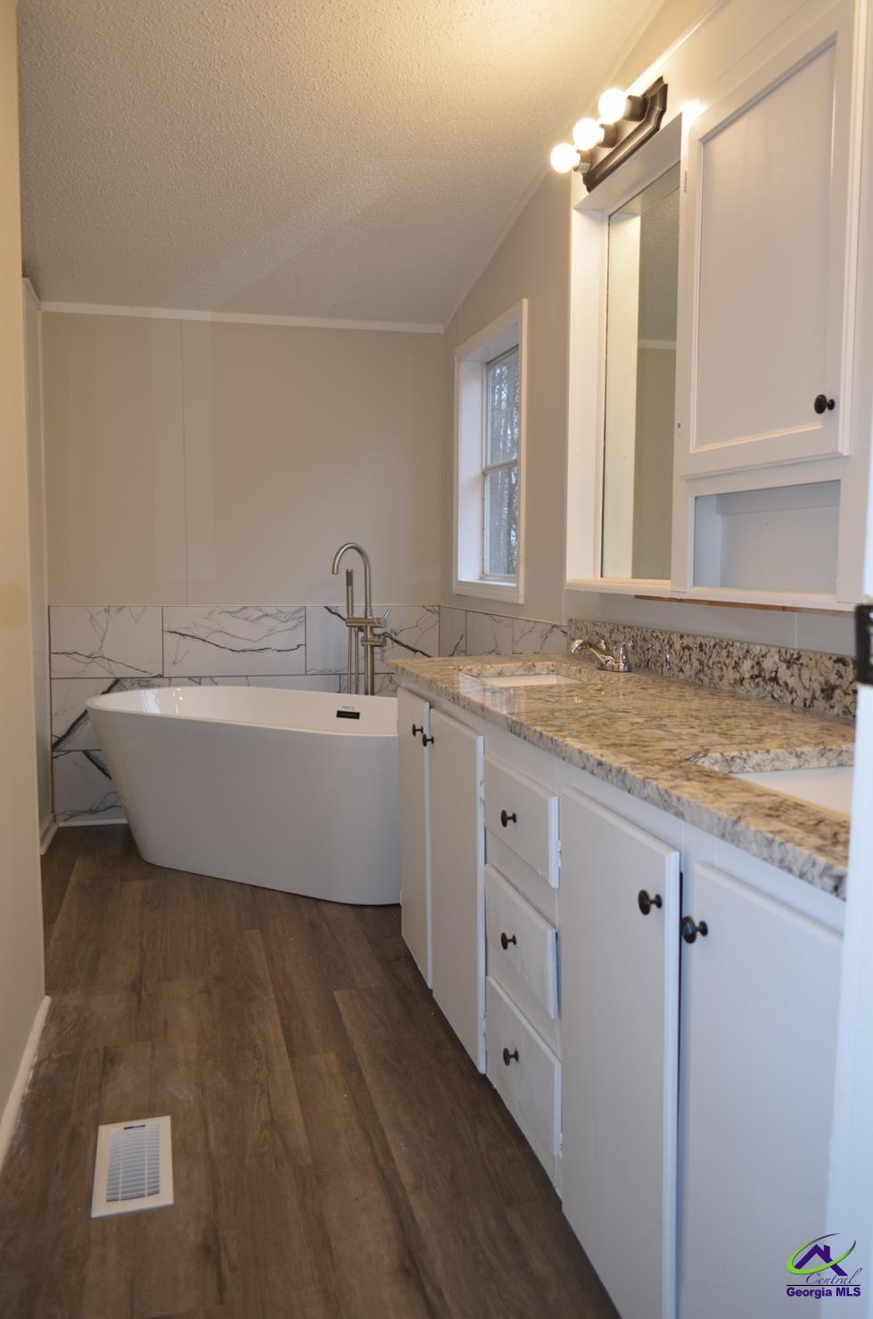 1048 Lee King Road Forsyth, GA 31029 - Photo 9 of 19