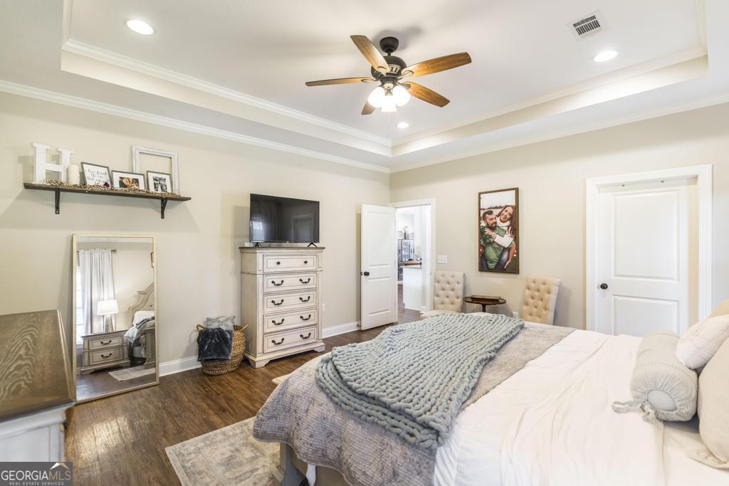 609 Live Oak Way Dublin, GA 31021 - Photo 21 of 37 a bedroom with a bed and a flat screen tv