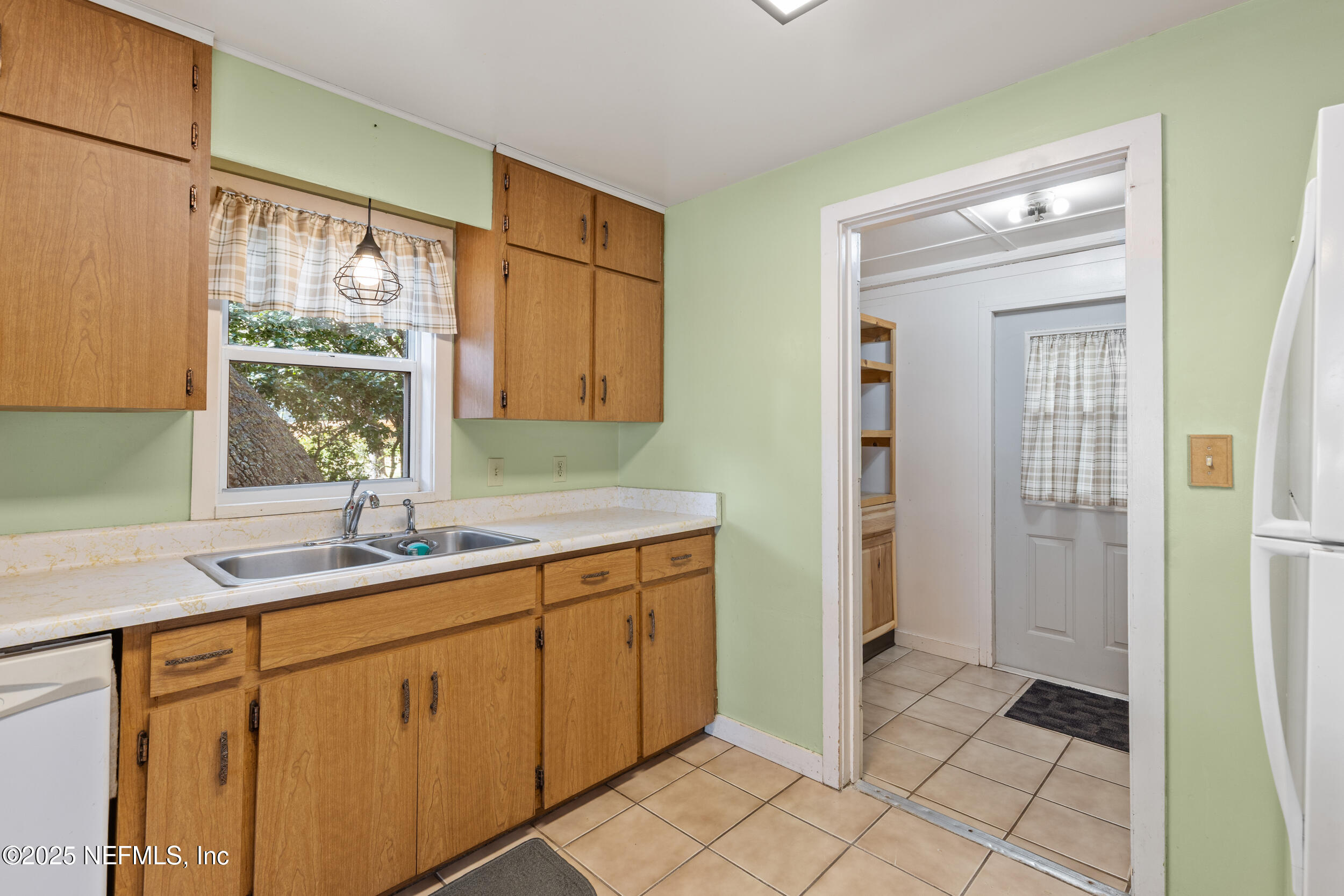 6441 Baker Road Keystone Heights, FL 32656 - Photo 10 of 66 a bathroom with a sink and a mirror