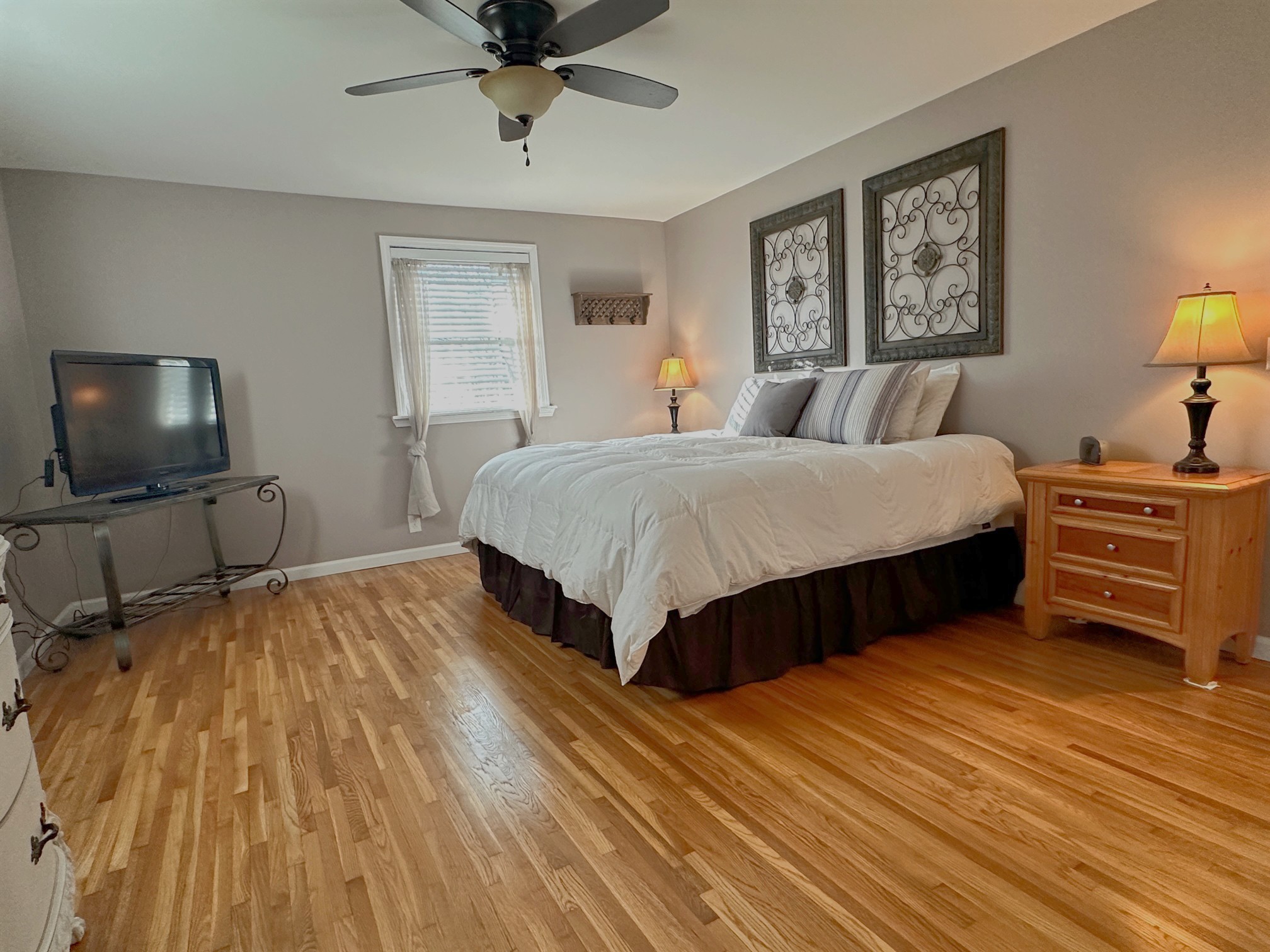 303 Raintree Drive Hendersonville, TN 37075 - Photo 29 of 36 a bedroom with a bed and a flat tv screen on dresser
