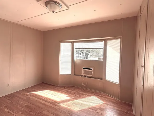 a view of empty room with window