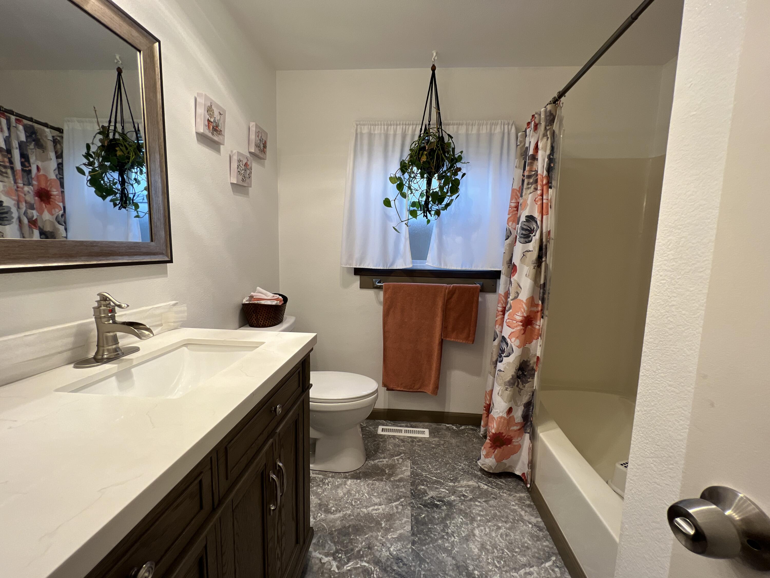 2185 Spring Street Medford, OR 97504 - Photo 21 of 32 Remodeled Bathroom