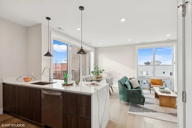 $445,000 | 2342 West Adams Street, Unit 406, Chicago, IL 60612