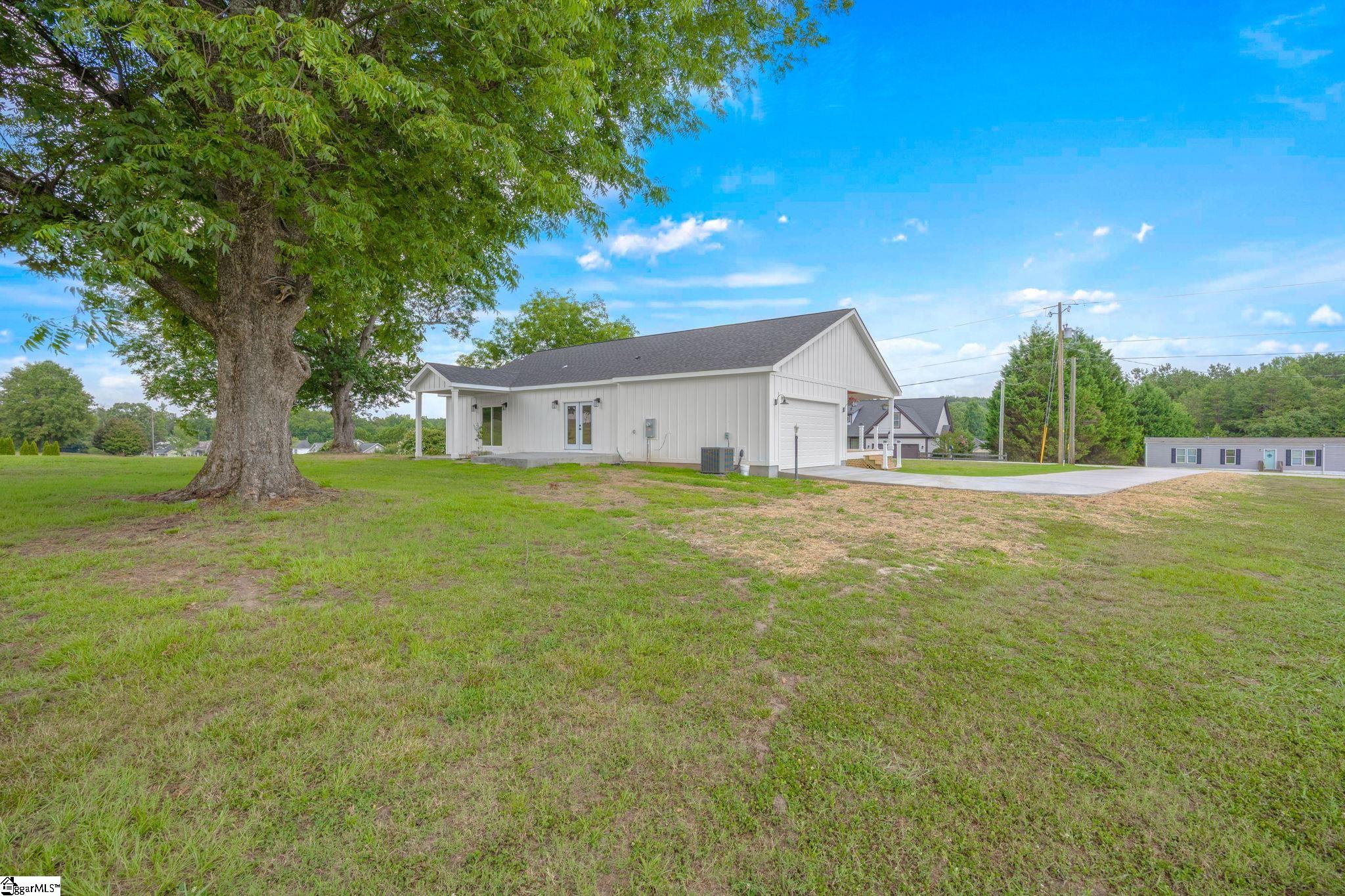 2024 Edwards Lake Road Greer, SC 29651 - Photo 32 of 39