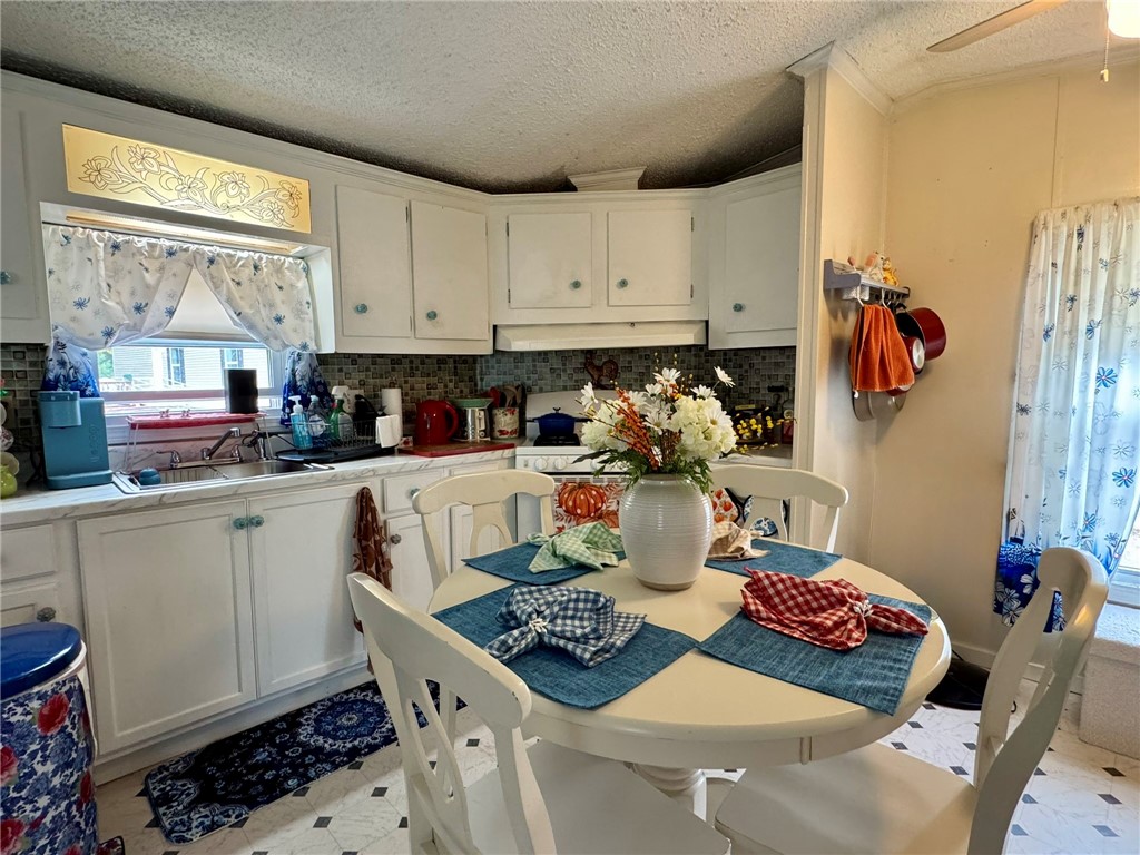 40 Toadstool Knolls Charlestown, RI 02813 - Photo 9 of 18