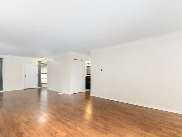 $529,000 | 134 South Whispering Hills Drive, Naperville, IL 60540