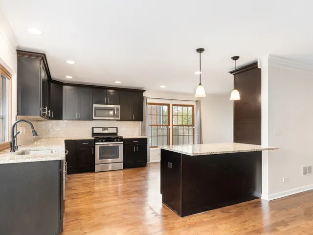 $529,000 | 134 South Whispering Hills Drive, Naperville, IL 60540