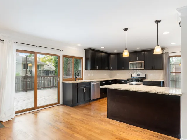 $529,000 | 134 South Whispering Hills Drive, Naperville, IL 60540