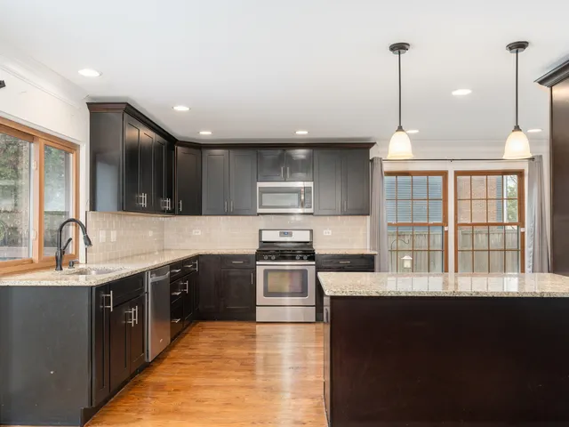 $529,000 | 134 South Whispering Hills Drive, Naperville, IL 60540