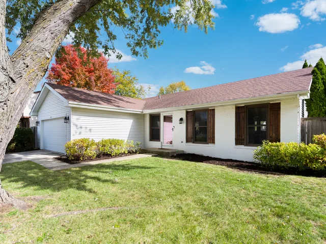 $529,000 | 134 South Whispering Hills Drive, Naperville, IL 60540