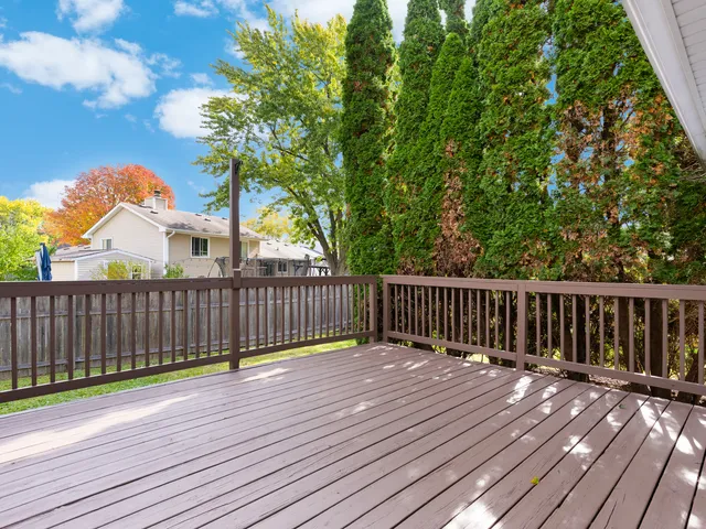 $529,000 | 134 South Whispering Hills Drive, Naperville, IL 60540