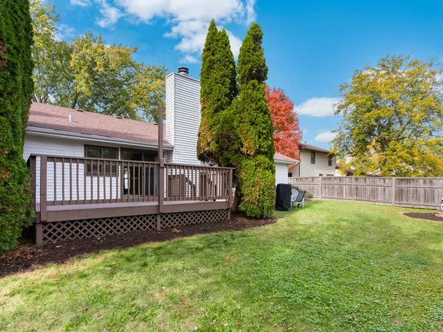 $529,000 | 134 South Whispering Hills Drive, Naperville, IL 60540