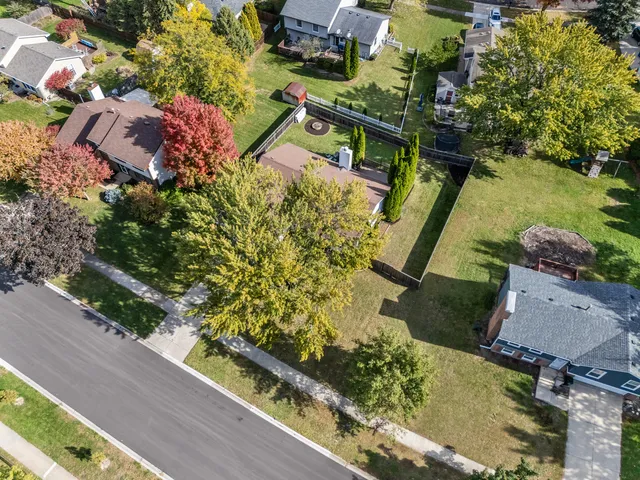 $529,000 | 134 South Whispering Hills Drive, Naperville, IL 60540