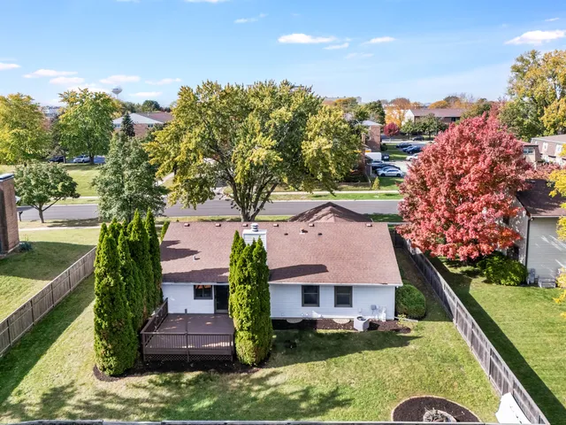 $529,000 | 134 South Whispering Hills Drive, Naperville, IL 60540