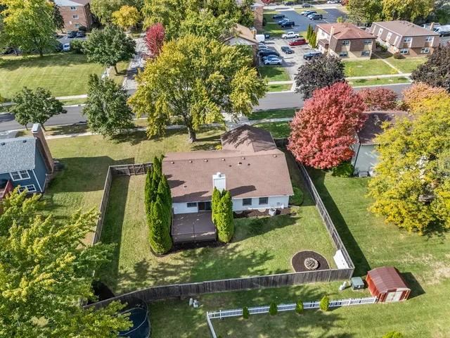 $529,000 | 134 South Whispering Hills Drive, Naperville, IL 60540