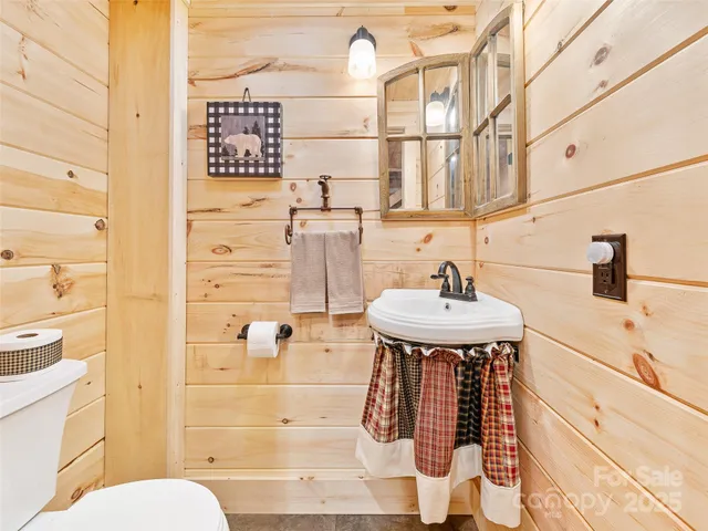 $420,000 | 34 Mccurry Road, Burnsville, NC 28714