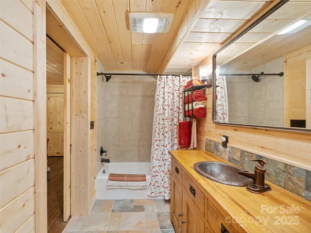 $420,000 | 34 Mccurry Road, Burnsville, NC 28714