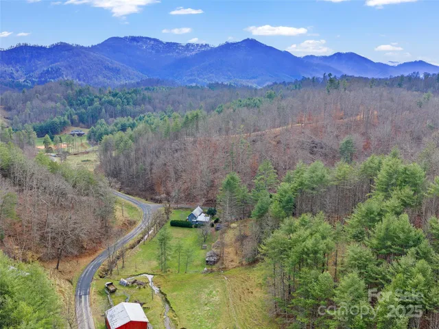 $420,000 | 34 Mccurry Road, Burnsville, NC 28714
