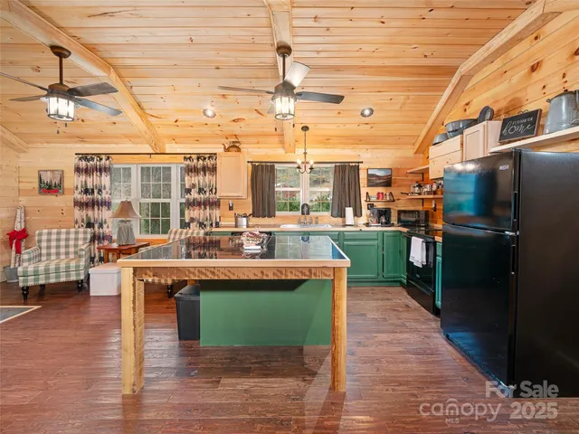 $420,000 | 34 Mccurry Road, Burnsville, NC 28714