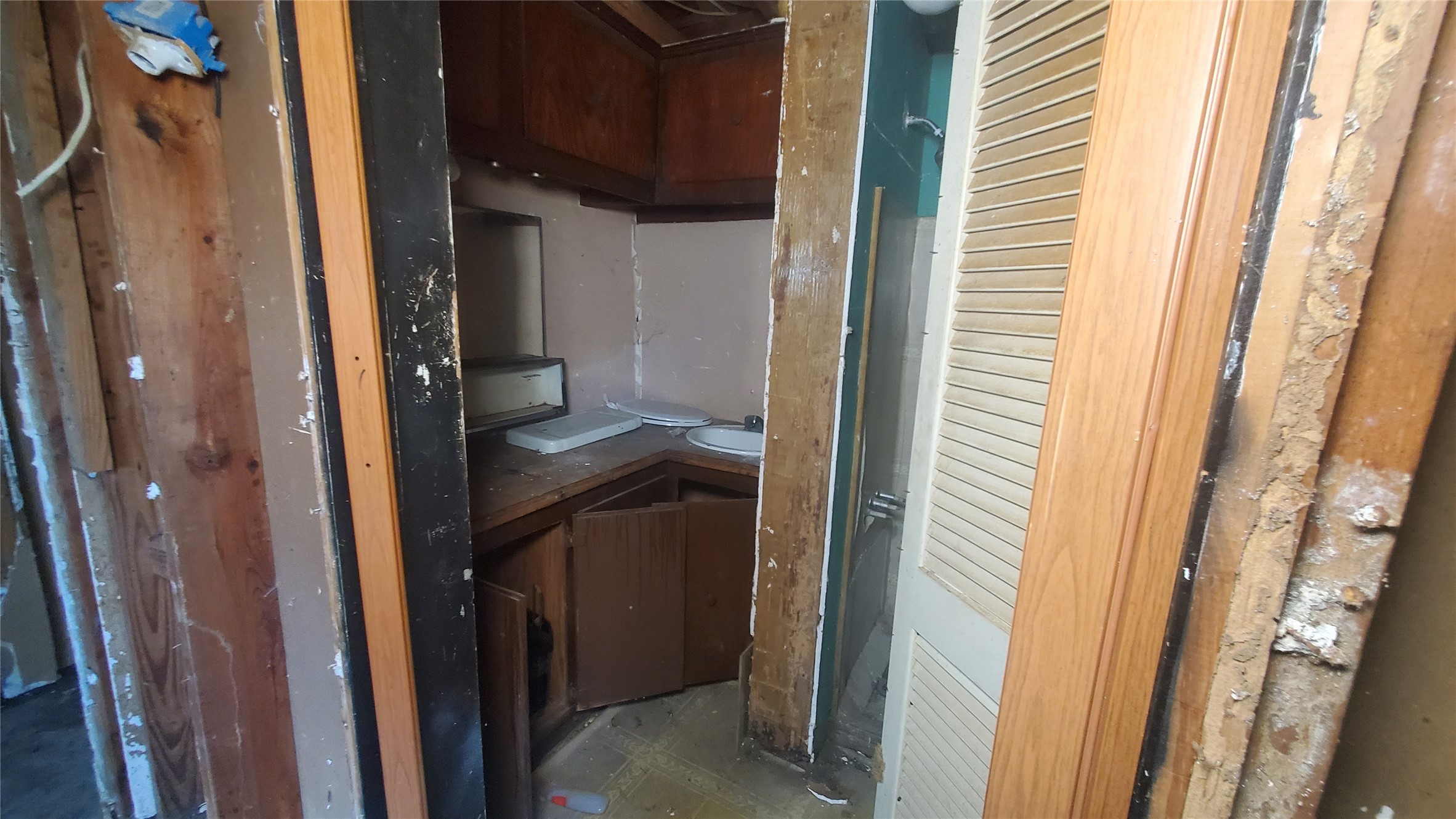 4821 Burma Road Houston, TX 77033 - Photo 12 of 23 a bathroom with a sink and a mirror