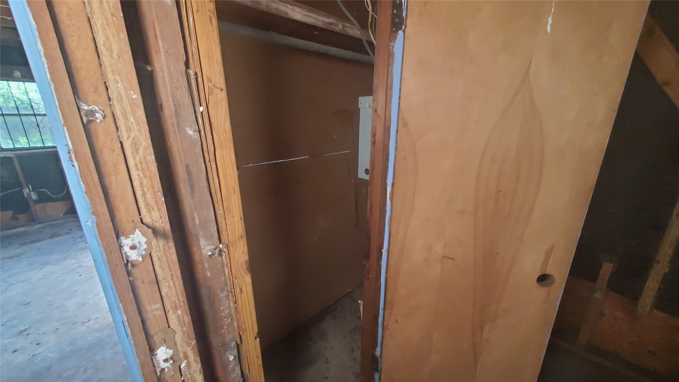 4821 Burma Road Houston, TX 77033 - Photo 16 of 23 a view of door