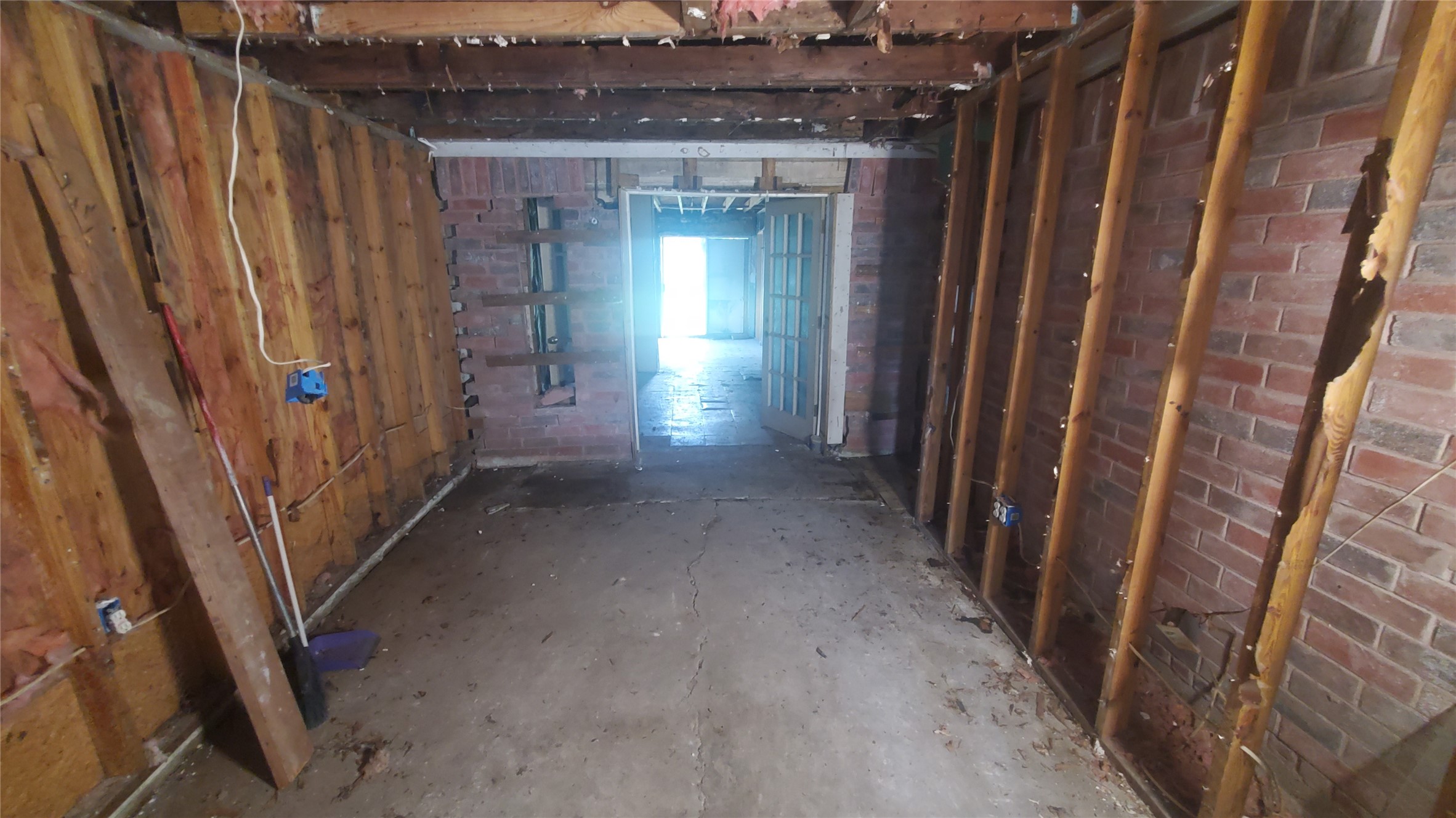 4821 Burma Road Houston, TX 77033 - Photo 4 of 23 a view of hallway with stairs