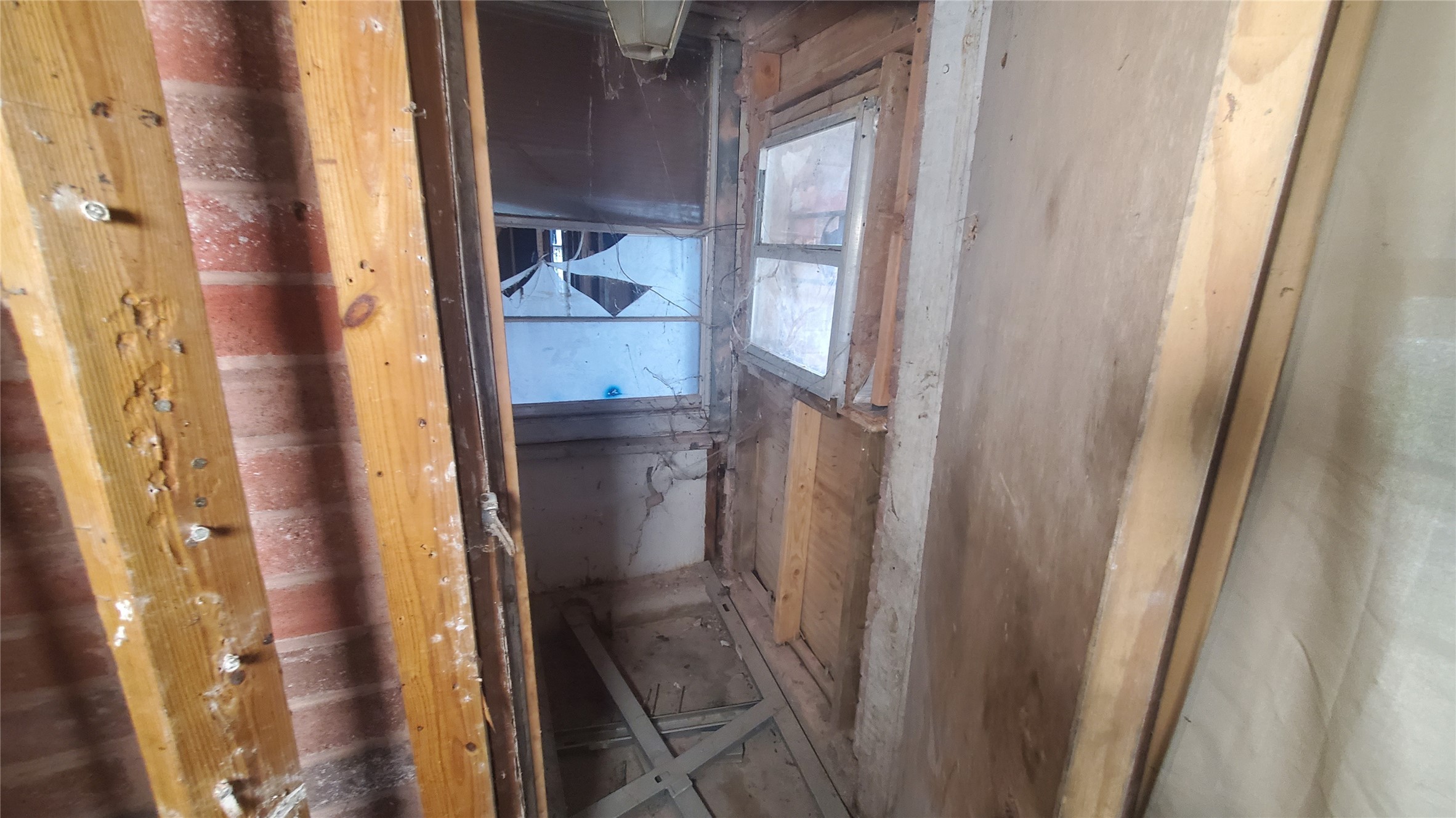 4821 Burma Road Houston, TX 77033 - Photo 5 of 23 a bathroom with a mirror