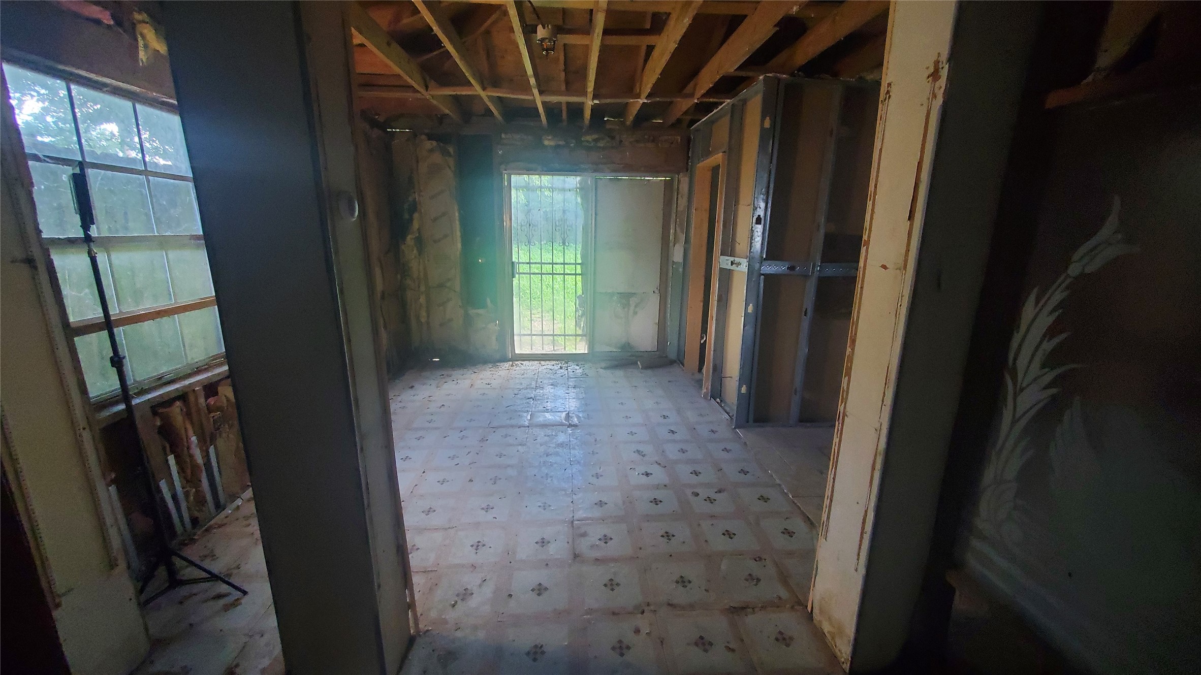 4821 Burma Road Houston, TX 77033 - Photo 7 of 23