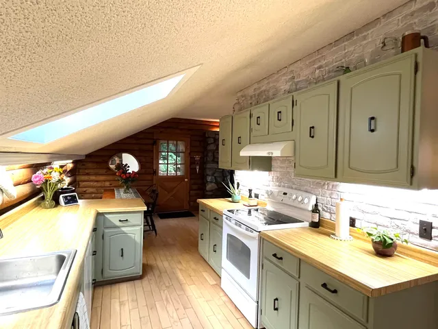 $500,000 | 290 Spring Hill Road, Morristown, VT 05661