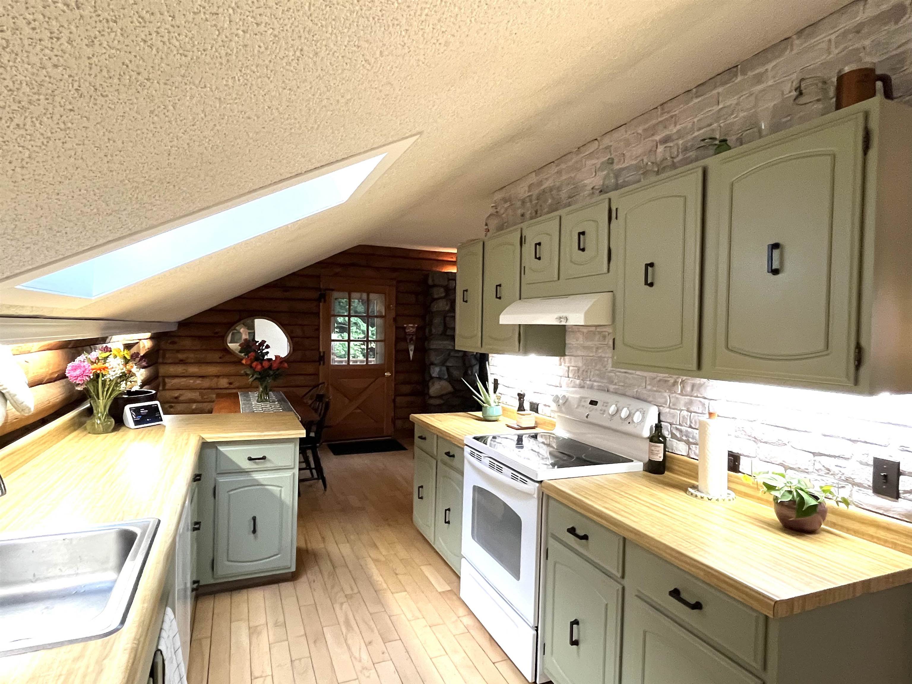 290 Spring Hill Road Morristown, VT 05661 - Photo 7 of 17