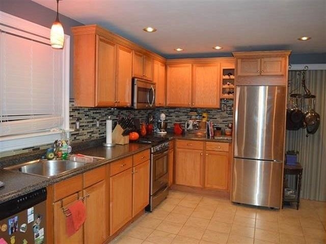 4 Troy Street Nashua, NH 03064 - Photo 5 of 21