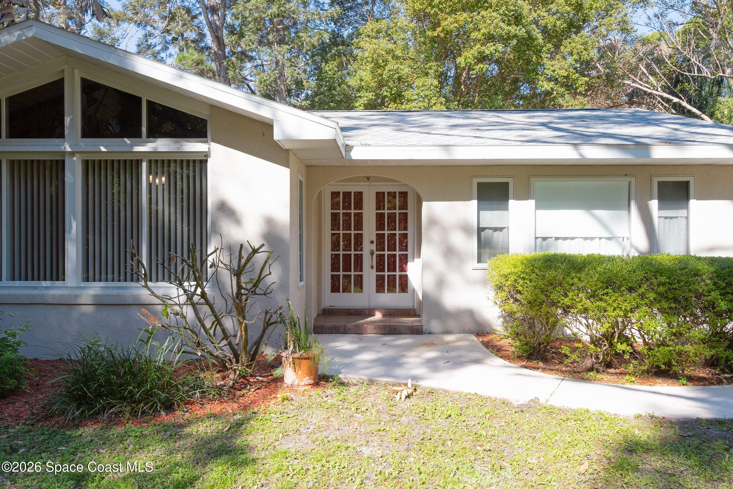 693 West Pine Road Melbourne Village, FL 32904 - Photo 1 of 65 08-693-W-Pine-Entry