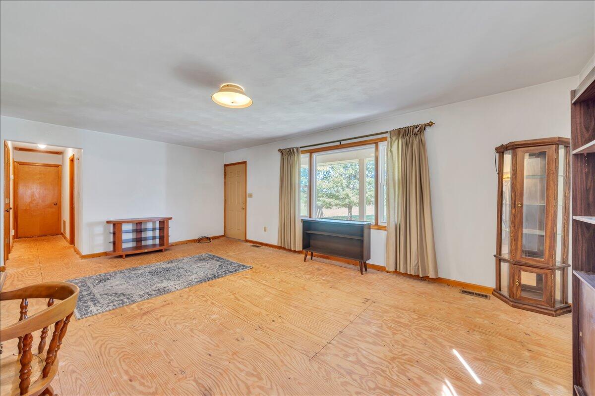 7702 Dickerson Mill Road Moneta, VA 24121 - Photo 11 of 114 007-MIB03088