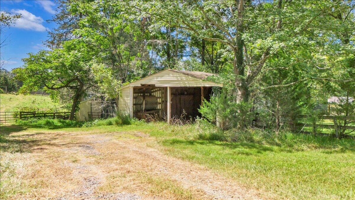 7702 Dickerson Mill Road Moneta, VA 24121 - Photo 113 of 114 109-DJI_20250901122434_0036_D