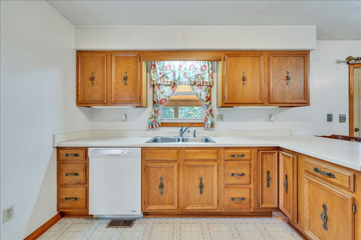 7702 Dickerson Mill Road Moneta, VA 24121 - Photo 18 of 114 014-MIB03112