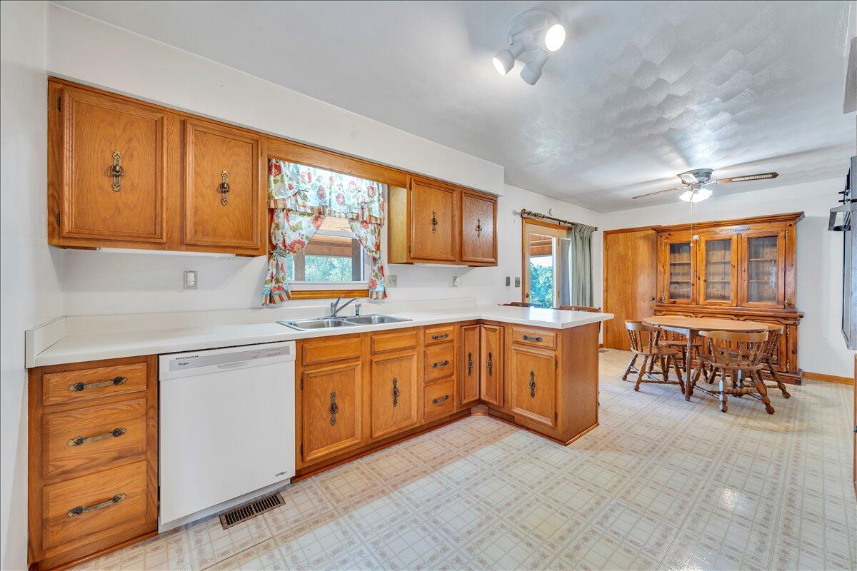 7702 Dickerson Mill Road Moneta, VA 24121 - Photo 19 of 114 015-MIB03115
