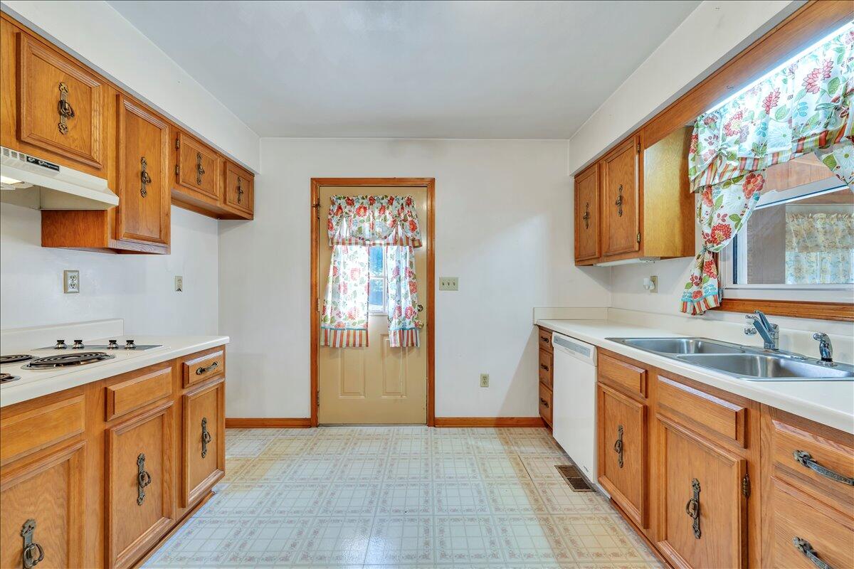 7702 Dickerson Mill Road Moneta, VA 24121 - Photo 21 of 114 017-MIB03121