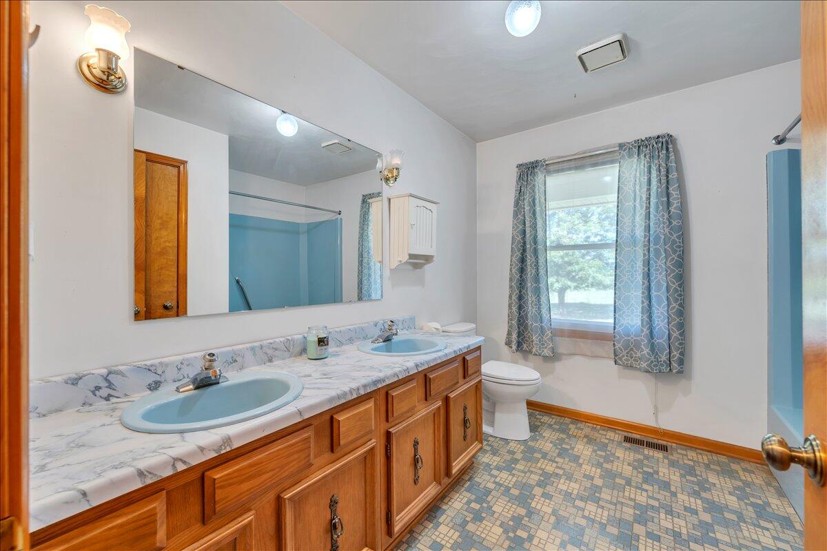 7702 Dickerson Mill Road Moneta, VA 24121 - Photo 24 of 114 020-MIB03148
