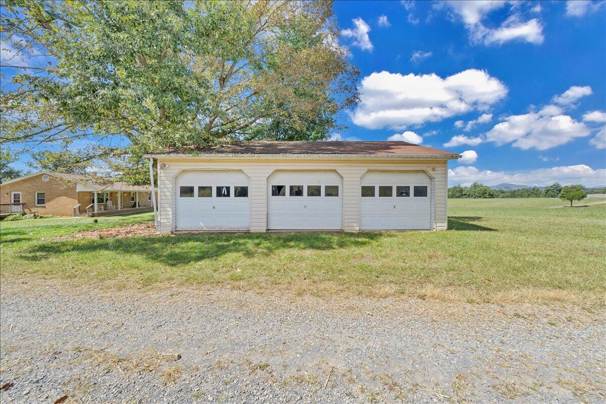 7702 Dickerson Mill Road Moneta, VA 24121 - Photo 4 of 114 070-MIB03295