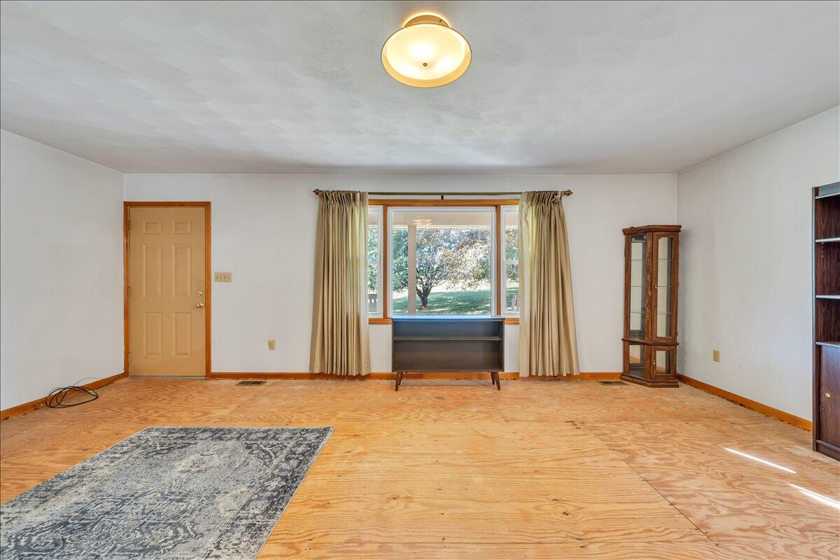 7702 Dickerson Mill Road Moneta, VA 24121 - Photo 8 of 114 004-MIB03094