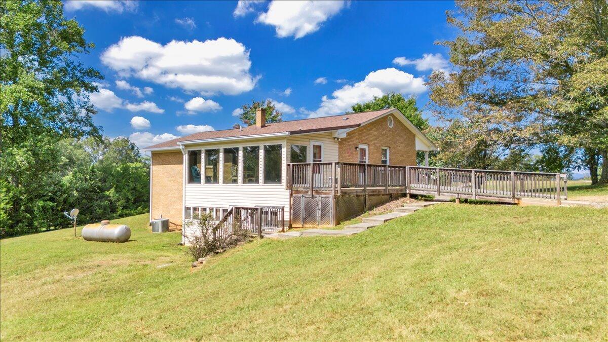 7702 Dickerson Mill Road Moneta, VA 24121 - Photo 93 of 114 088-DJI_20250901121359_0015_D