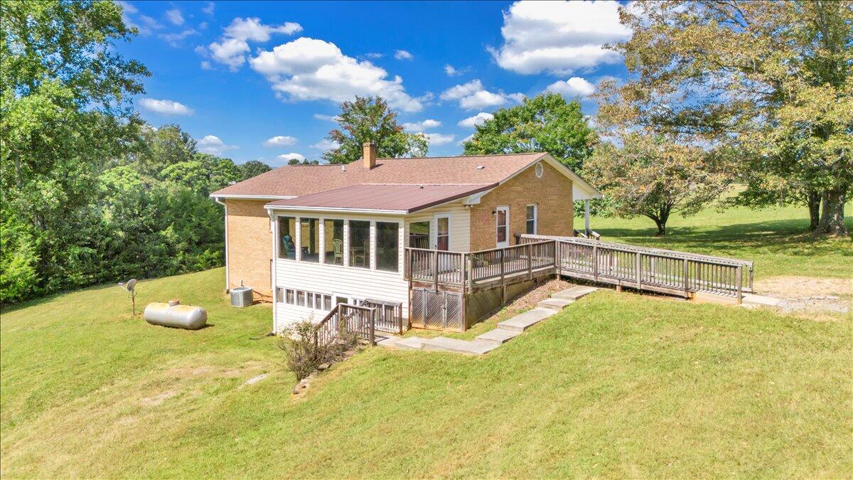 7702 Dickerson Mill Road Moneta, VA 24121 - Photo 94 of 114 089-DJI_20250901121407_0016_D