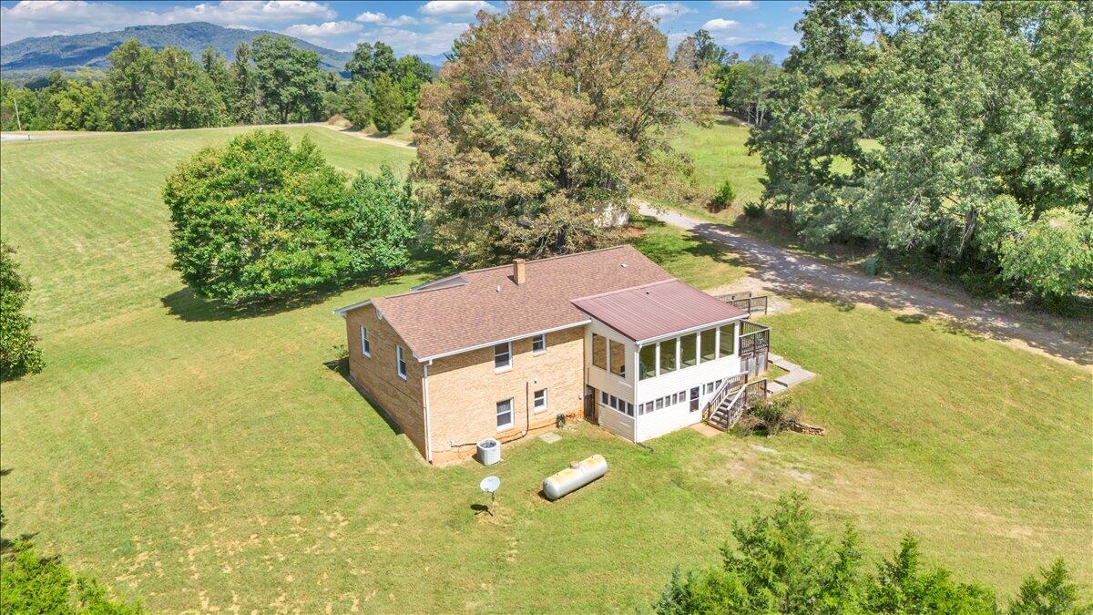 7702 Dickerson Mill Road Moneta, VA 24121 - Photo 97 of 114 092-DJI_20250901121521_0019_D