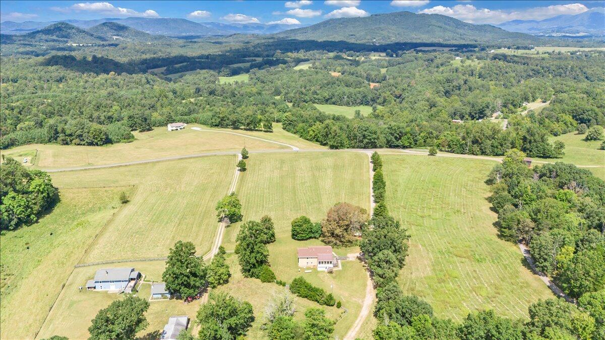 7702 Dickerson Mill Road Moneta, VA 24121 - Photo 100 of 114 095-DJI_20250901121846_0022_D