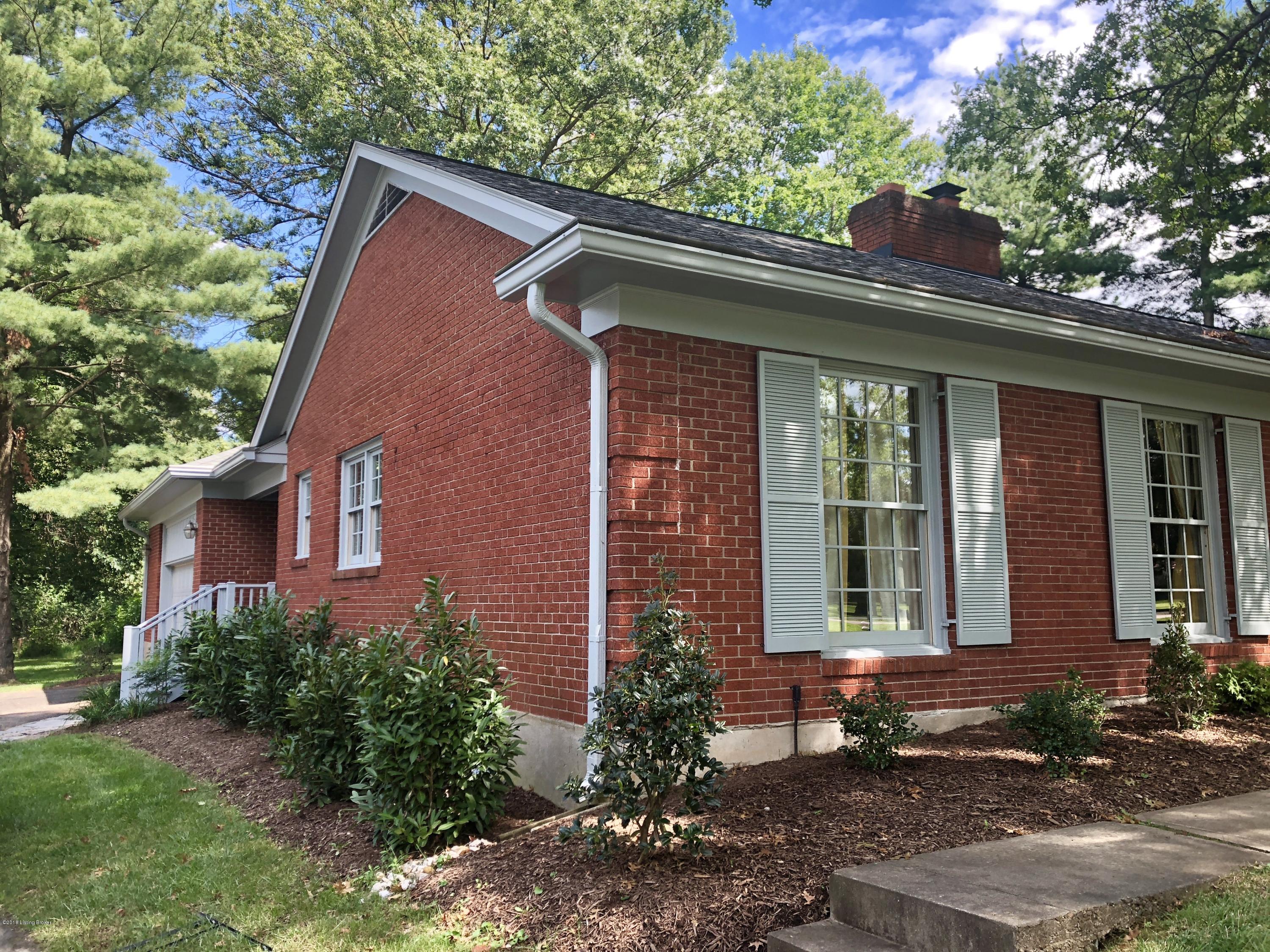 215 Smithfields Road Louisville, KY 40207 - Photo 3 of 32 fullsizeoutput_38e3