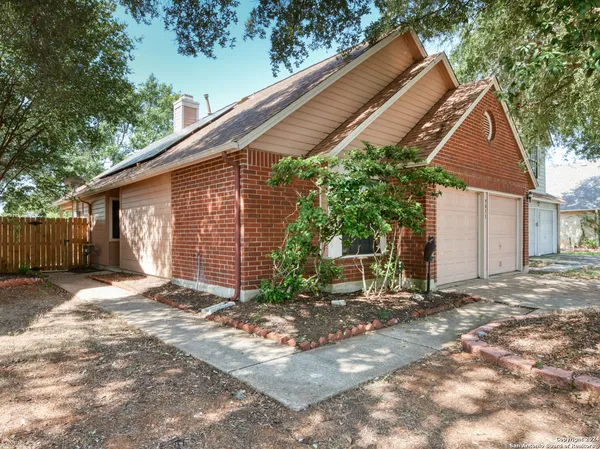 $1,900 | 9811 Wagon Train, Converse, TX 78109