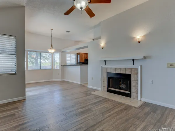 $1,900 | 9811 Wagon Train, Converse, TX 78109