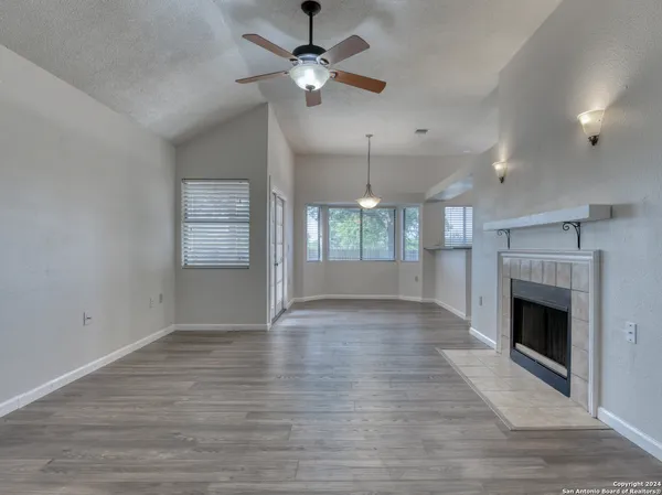 $1,900 | 9811 Wagon Train, Converse, TX 78109